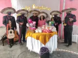 Mariachi para cumpleaños — la sorpresa en la mesa de la torta