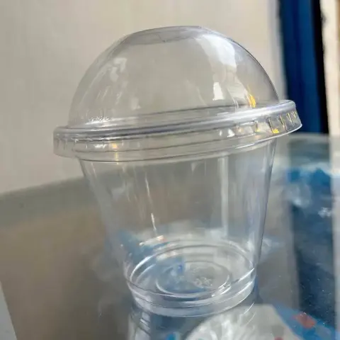 Vaso con tapa domo de 9 oz