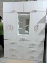 Ropero de 4 puertas con 6 cajones y espejo