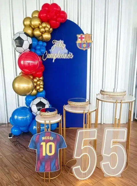 Decoración de fútbol con camiseta del 10 y números gigantes
