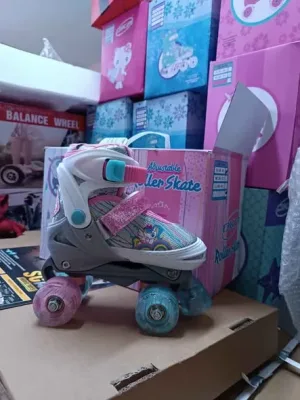 Patines ajustables OKA plateados con rosado