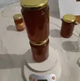 Pote mediano de miel de abeja pura y artesanal — por encargo