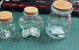 Frascos conserveros con tapa de corcho — recuerdo y envase para dulces