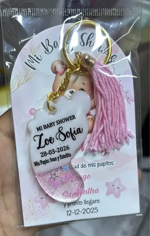 Llavero de resina de baby shower — recuerdo de baby shower