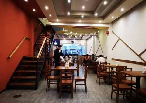 Momo's Restaurant Pollos y Parrillas