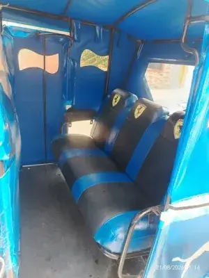 Mototaxi 9/10 - cabina con asientos para pasajeros