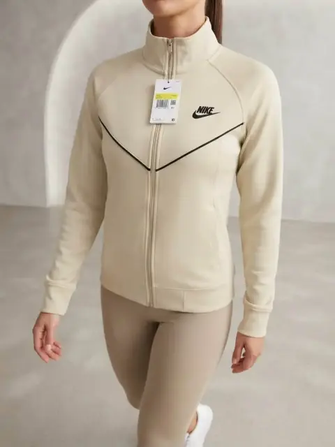 Casaca deportiva de dama beige