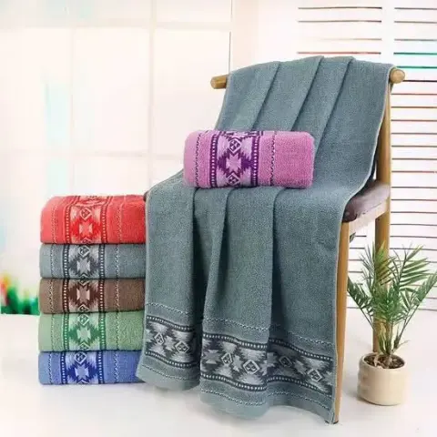 Juego de toallas con diseño andino