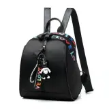 Mochila negra con llavero