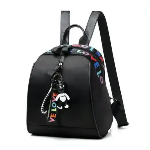 Mochila negra con llavero
