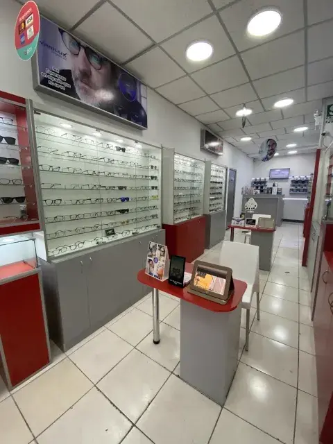 Lentes progresivos con armazón metálico