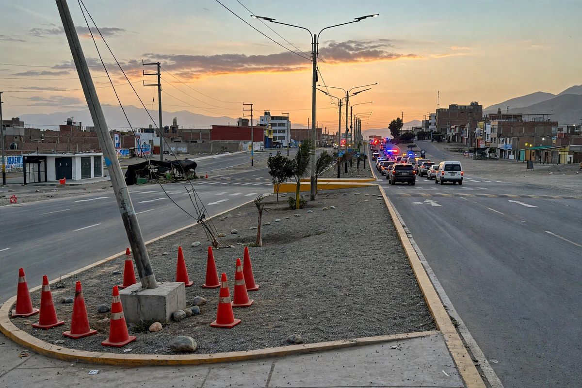 Choque contra poste en el óvalo Buenos Aires deja un herido trasladado a clínica