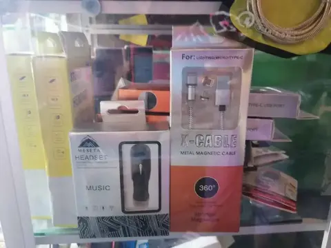 Venta de cargadores, cables USB, audífonos, USB, memorias, etc