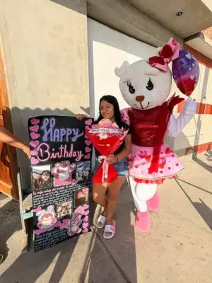 Sorpresa completa con globos, ramo y torta