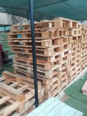 Reparto de parihuelas en motocarro