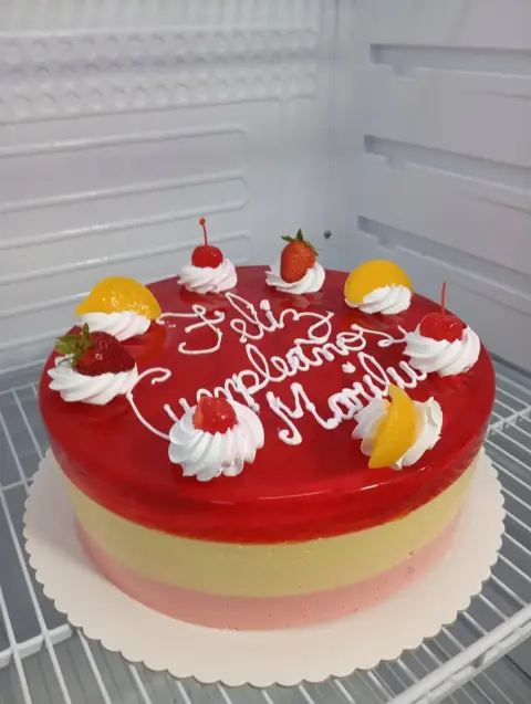 Tortas personalizadas, temáticas infantiles, de fútbol, de boda y bautizo, cheesecake de fresa, postres y mini tortas artesanales hechas en casa en Chimbote