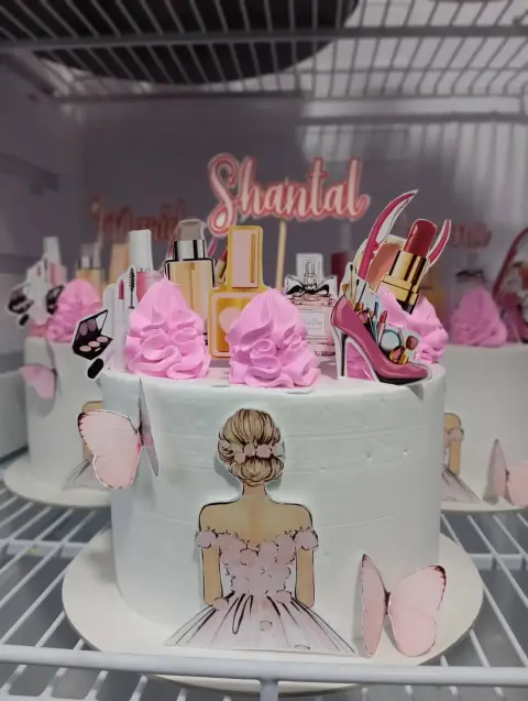 Tortas personalizadas, temáticas infantiles, de fútbol, de boda y bautizo, cheesecake de fresa, postres y mini tortas artesanales hechas en casa en Chimbote