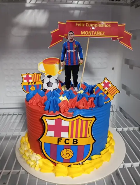 Tortas personalizadas, temáticas infantiles, de fútbol, de boda y bautizo, cheesecake de fresa, postres y mini tortas artesanales hechas en casa en Chimbote