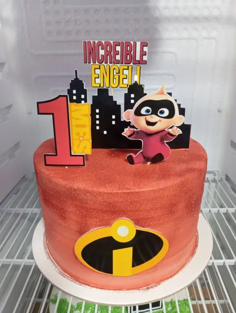Torta temática de Pocoyó de tres pisos