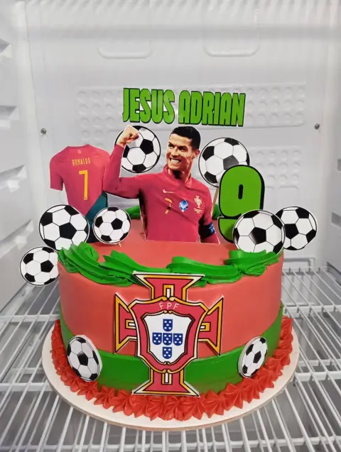 Tortas personalizadas, temáticas infantiles, de fútbol, de boda y bautizo, cheesecake de fresa, postres y mini tortas artesanales hechas en casa en Chimbote