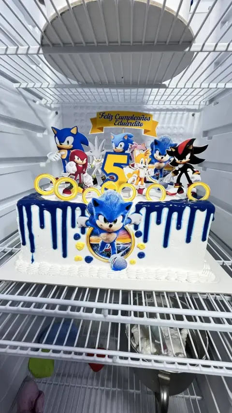 Tortas personalizadas, temáticas infantiles, de fútbol, de boda y bautizo, cheesecake de fresa, postres y mini tortas artesanales hechas en casa en Chimbote
