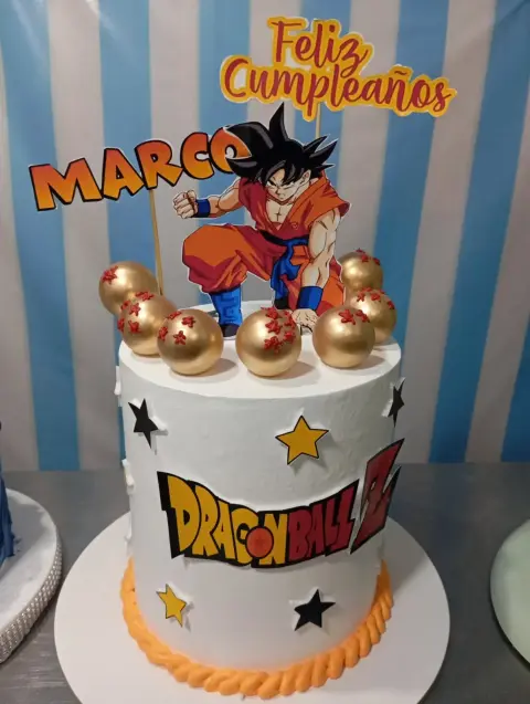 Tortas personalizadas, temáticas infantiles, de fútbol, de boda y bautizo, cheesecake de fresa, postres y mini tortas artesanales hechas en casa en Chimbote