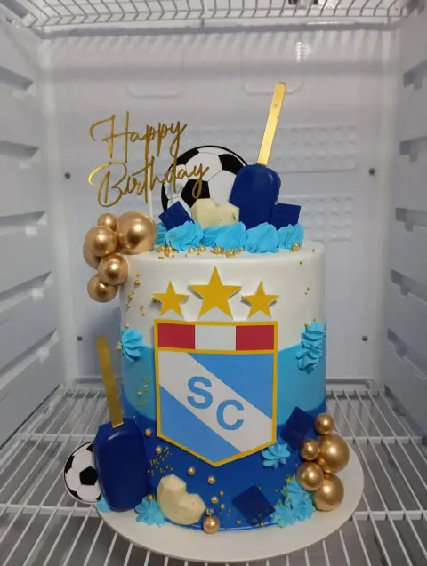 Tortas personalizadas, temáticas infantiles, de fútbol, de boda y bautizo, cheesecake de fresa, postres y mini tortas artesanales hechas en casa en Chimbote