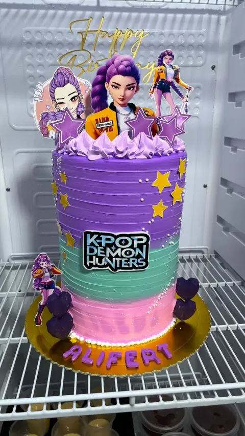 Torta temática de gatitos con gorritos