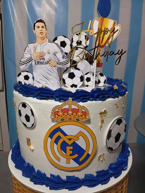 Tortas personalizadas, temáticas infantiles, de fútbol, de boda y bautizo, cheesecake de fresa, postres y mini tortas artesanales hechas en casa en Chimbote