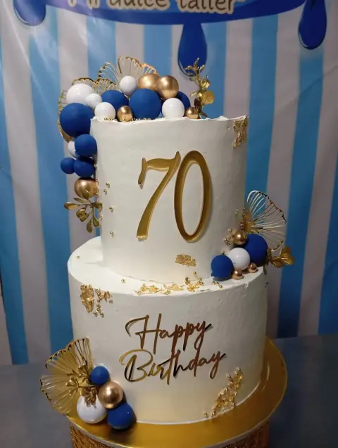 Tortas personalizadas, temáticas infantiles, de fútbol, de boda y bautizo, cheesecake de fresa, postres y mini tortas artesanales hechas en casa en Chimbote