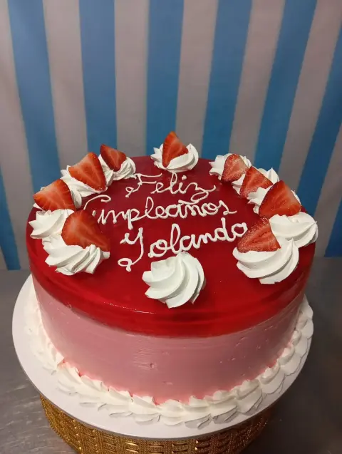 Tortas personalizadas, temáticas infantiles, de fútbol, de boda y bautizo, cheesecake de fresa, postres y mini tortas artesanales hechas en casa en Chimbote