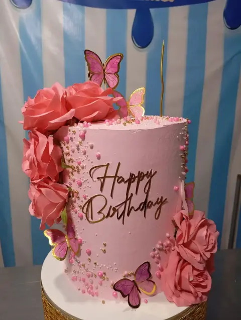 Tortas personalizadas, temáticas infantiles, de fútbol, de boda y bautizo, cheesecake de fresa, postres y mini tortas artesanales hechas en casa en Chimbote