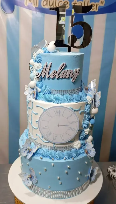 Torta con tema marino y conchas de mar