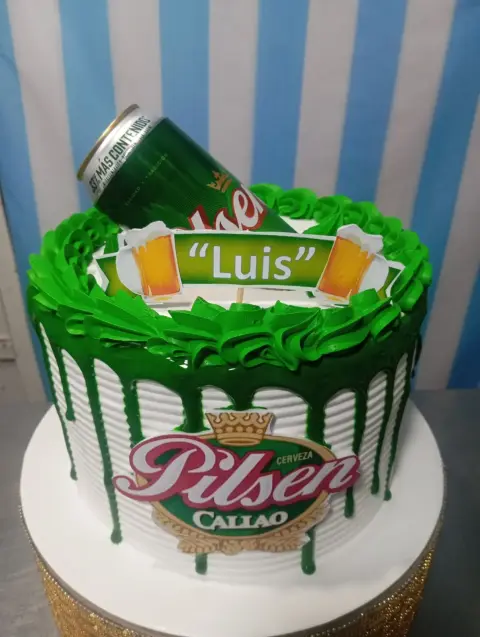 Tortas personalizadas, temáticas infantiles, de fútbol, de boda y bautizo, cheesecake de fresa, postres y mini tortas artesanales hechas en casa en Chimbote