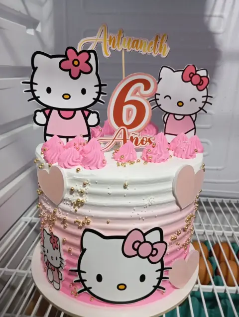 Tortas personalizadas, temáticas infantiles, de fútbol, de boda y bautizo, cheesecake de fresa, postres y mini tortas artesanales hechas en casa en Chimbote