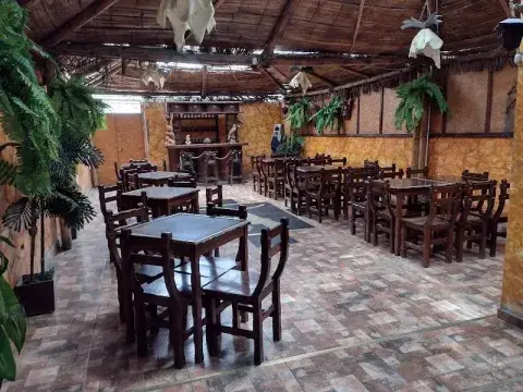 Pollería y cevichería "LOS DELFINES"