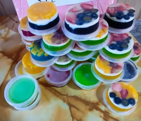 Gelatina mosaico con crema y tres leches