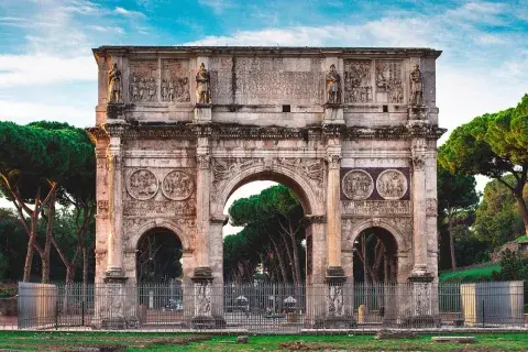 Alquiler de arco de globos orgánicos para decoración de fiestas
