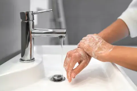 Servicio de lavado de carrocería y aspirado de interiores