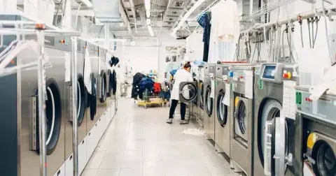 Servicio de lavandería y planchado express para huéspedes del hotel