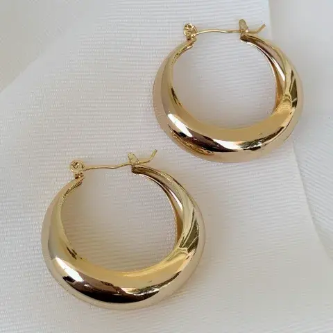 Aretes de plata 925 con diseño de gota y piedras de colores sintéticas vibrantes