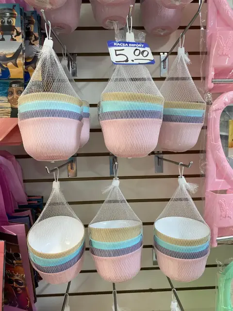 Set de tazones apilables con cucharas