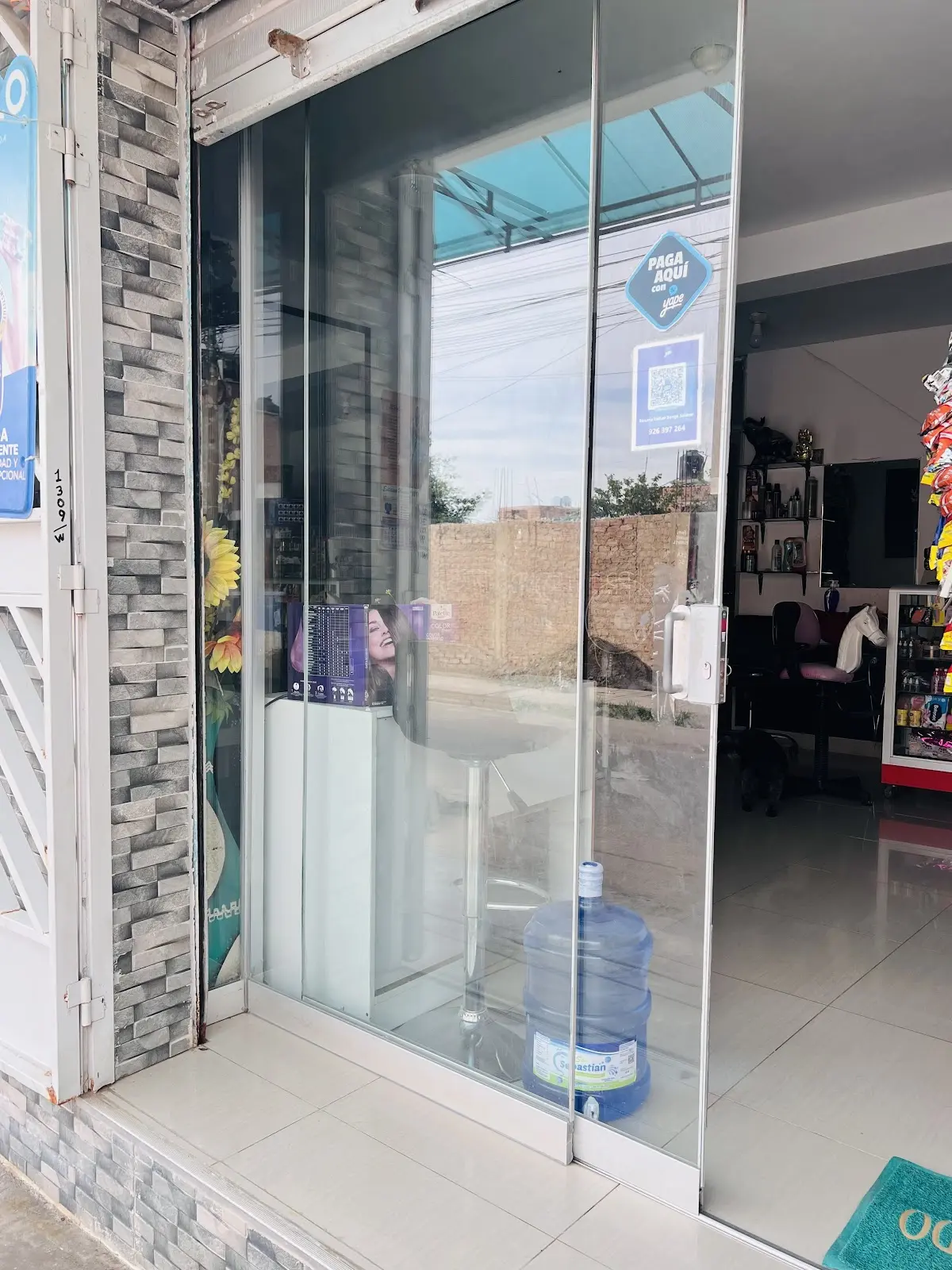Abrir tarjeta de Salón Roxi
