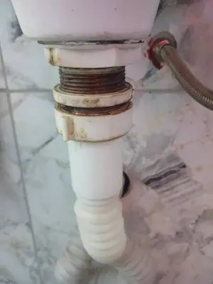 Instalación de inodoro y trabajos sanitarios