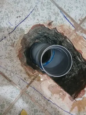 Instalación de inodoro y trabajos sanitarios