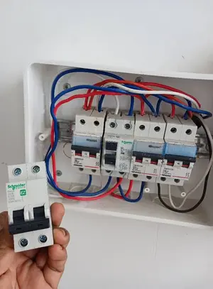 Tableros eléctricos e interruptores: instalación y reparación