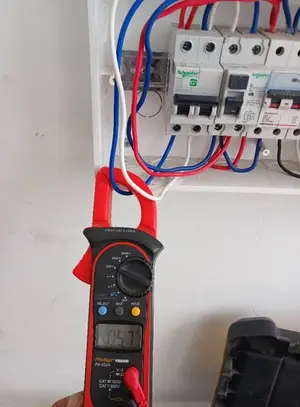 Tableros eléctricos e interruptores: instalación y reparación