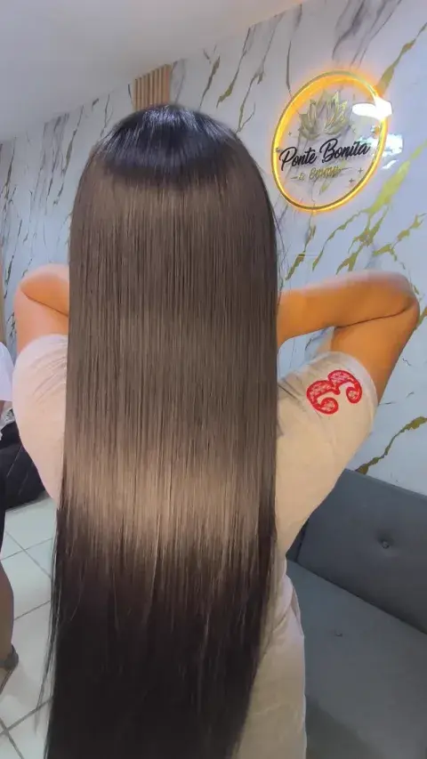 Diseño y perfilado de cejas con cera