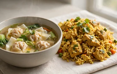 Sopa wantán con chaufa con pollo y curry