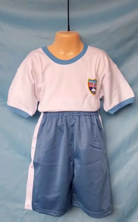Uniformes escolares hechos a medida en Chimbote: polos, buzos, shorts, faldas y mandiles con el escudo bordado del colegio (Uniformes Eliada · WhatsApp 928 449 036)